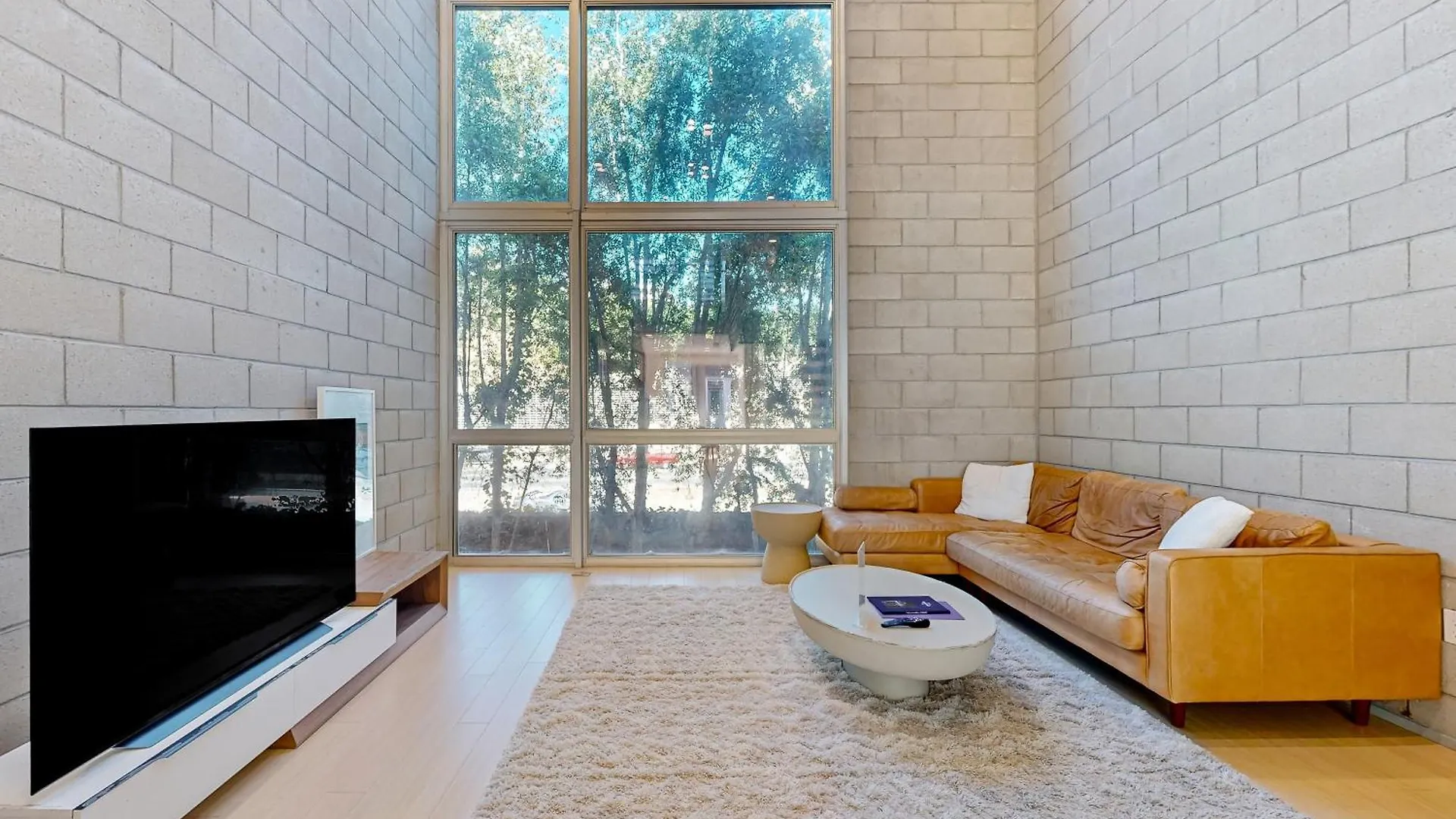 Modern Loft-Style Townhouse In Los Angeles Holiday home