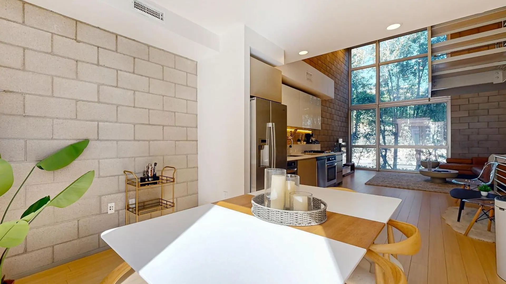 Modern Loft-Style Townhouse In Los Angeles 0*,